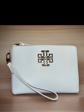 Tory Burch Blue wristlet pebbled leather finish In prominent gold-tone "T" logo.